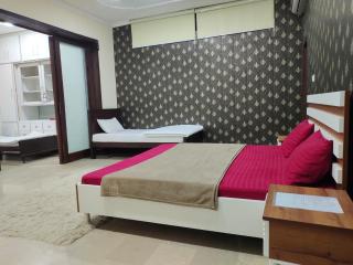 Family Double Deluxe With WiFi and AC near Airport - Islamabad - 0