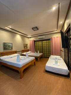 P3k suites barkada family room - Manila - 2