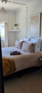 Yellow Pot House - Havelock North - 2