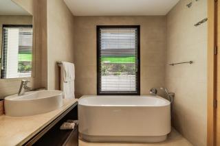 Samara Resort Gym Spa Jacuzzi Pools in Marbella - Marbella - 9