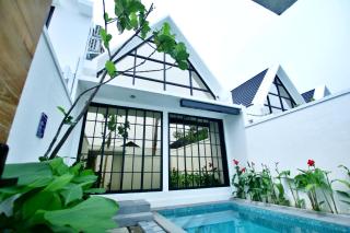 Gauri Vasanta Villa with Private Pool Yogyakarta - 4