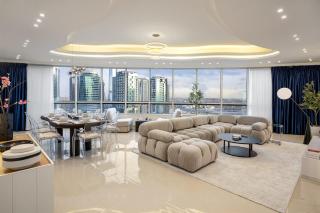 Lux 5BR Marina Apt with Jacuzzi, Walk to Beach, Gym - 0