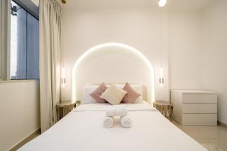 Lux 5BR Marina Apt with Jacuzzi, Walk to Beach, Gym - 6