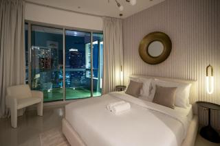 Lux 5BR Marina Apt with Jacuzzi, Walk to Beach, Gym - 5