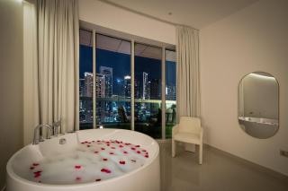 Lux 5BR Marina Apt with Jacuzzi, Walk to Beach, Gym - 9