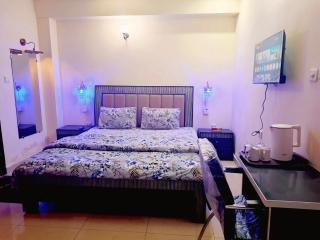 1 Furnished Bedroom For Rent - 3
