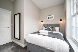 Picasso's Place Liverpool Apt Sleeps 9 - 1
