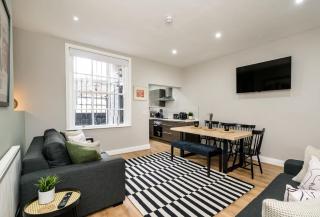 Picasso's Place Liverpool Apt Sleeps 9 - 5