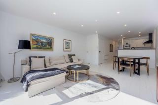 Contemporary Two Level Escape Near Oakridge Resort - Wanaka - 5