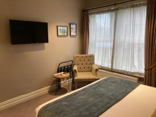 The Black Hat - Ilkley - 3