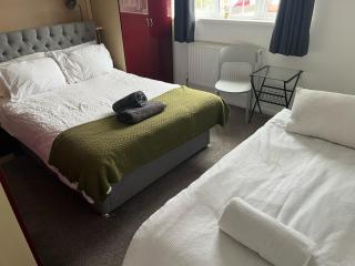Oxford Rd, 5 BR, Sleeps 11,Parking - Swindon - 3