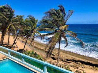 Coastal View Beach Front Apartment with Pool - 0