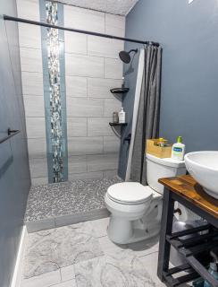 Coastal View Beach Front Apartment with Pool - 9