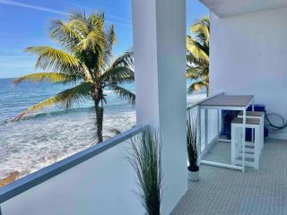 Coastal View Beach Front Apartment with Pool - 8