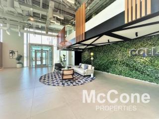 Inviting 2BR with Pool & Pet-Friendly Option - Dubai - 2
