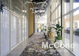 Inviting 2BR with Pool & Pet-Friendly Option - Dubai - 1