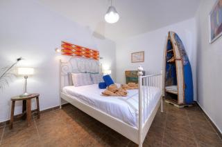 Casa Hibiscus - Shared Pool and BBQ - Close to Seafront Promenade By Lanzarote Vacation Homes - Punta Mujeres - 1