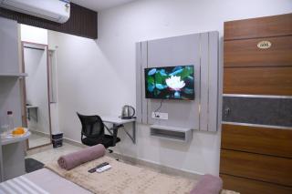 Yendluri's QueenBed Room1-Kondapur - 5