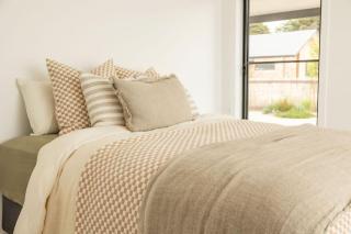 NEW-Stylish Bungalow with Hot Tub - Torquay - 5