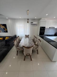 Luxury Escape Spacious Stay with Pool and Terrace - Luanda - 3