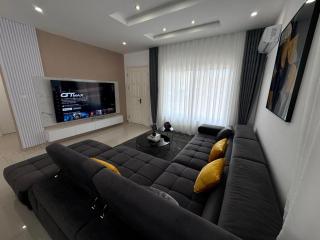 Luxury Escape Spacious Stay with Pool and Terrace - Luanda - 7