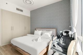 2BR Canal View Flat with Pool, Gym, 10 min Drive to Dubai Mall - 9