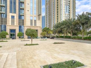 2BR Canal View Flat with Pool, Gym, 10 min Drive to Dubai Mall - 2