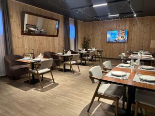 Eastwood Hotel & Resort - 8