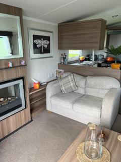 Lucys Pad - Hull - 5