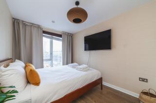 Cosy 2-Bed Poplar Flat w/ City Views - Londra - 5