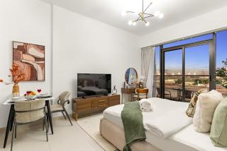 Chic Dubai Studio with Balcony, Pool, Gym, Free Parking Near Expo Metro - 5