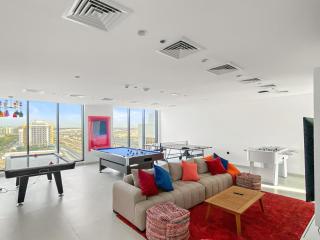 Chic Dubai Studio with Balcony, Pool, Gym, Free Parking Near Expo Metro - 3