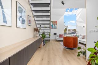 Spacious 2 story downtown apartment - 8