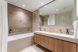 Stunning Luxury 4br Apt Burj View 10 mins to Mall - Dubai - 4