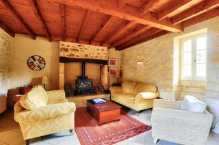 Maison en pierre au pied de La Vézère, pour 6 - 9