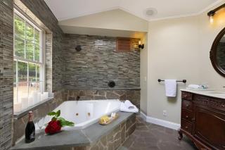 Nature Getaway Charming Villa Near Trails & Parks - 5