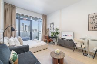 Dubai Studio - Trendy Interiors - City Views - 6