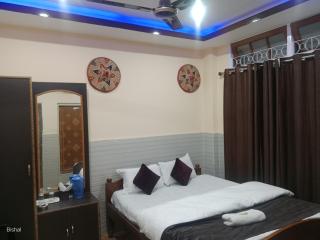Hotel gayatri - - 0