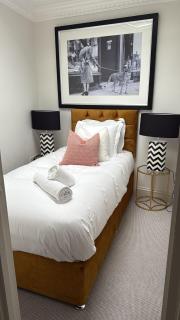 Luxury Belgravia 3BR House with Skylights, AC and Garage Parking - Londra - 2