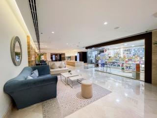 Spacious 2BR - Private Beach & Sea & Skyline Views - Dubai - 4