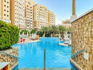 Spacious 2BR - Private Beach & Sea & Skyline Views - Dubai - 2
