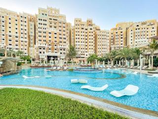 Spacious 2BR - Private Beach & Sea & Skyline Views - Dubai - 0