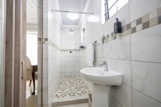 Safi 1 bedroom Suite 9 - East London - 5