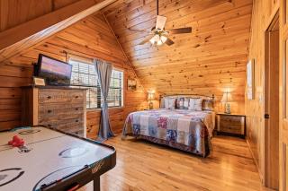 Bear Hideaway Cozy 3BR Cabin - 6
