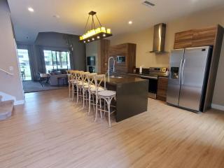 7564 Magic Village 3 suítes com jacuzzi a 6 minutos da Disney - 2