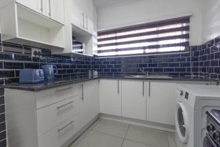 Safi Elegant Self-catering Suite 5 - East London - 3