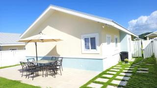 Sea La Vie Cozy 2-Bedroom Beachfront Escape - Lucea - 1