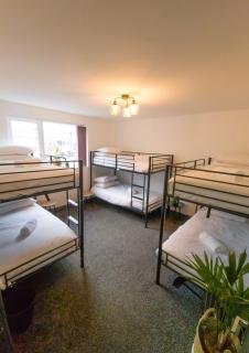 Mega Value Stay - 7 Beds, Keyless Entry, City 5 min walk BY PROPERTY PROMISE - Cardiff - 5