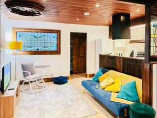 Stacey's 4 Bedroom House in Pontypool - Pontypool - 0