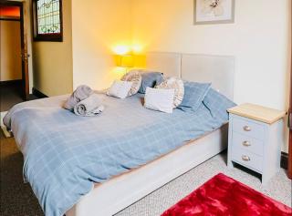 Stacey's 4 Bedroom House in Pontypool - Pontypool - 6
